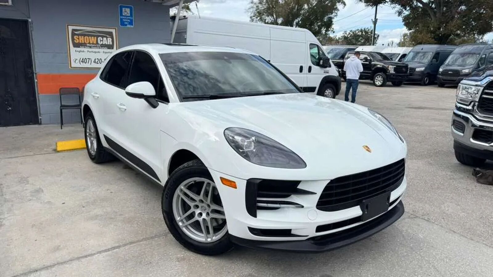 2020 PORSCHE Macan