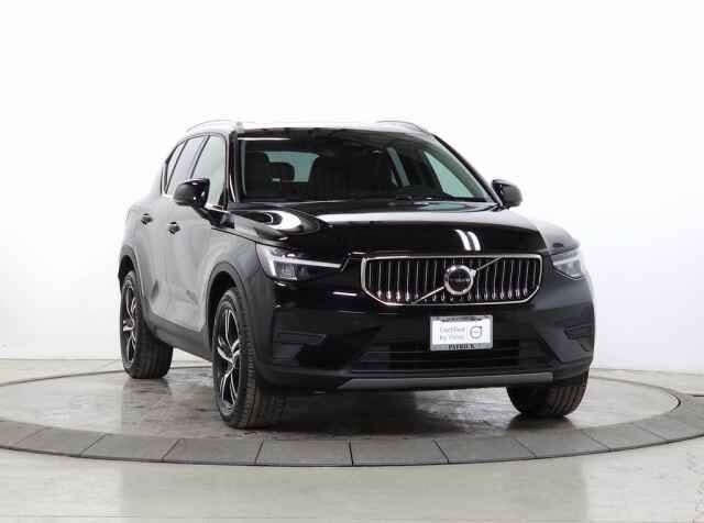2025 VOLVO XC40