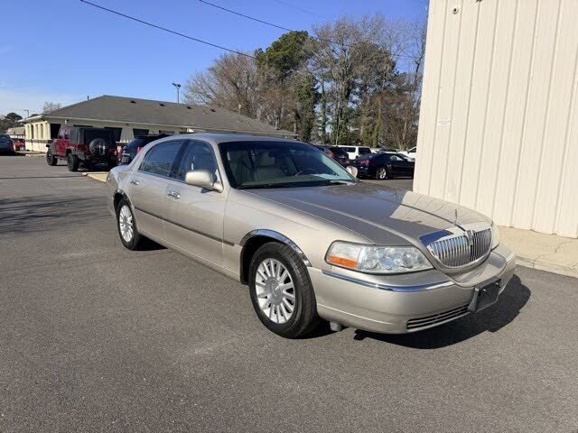 2003 LINCOLN Town Car