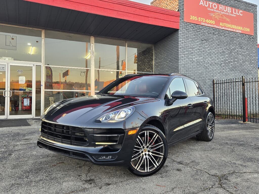 2017 PORSCHE Macan