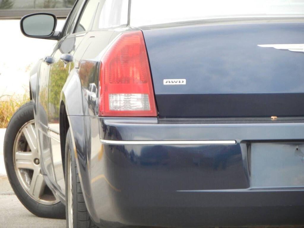 2005 CHRYSLER 300