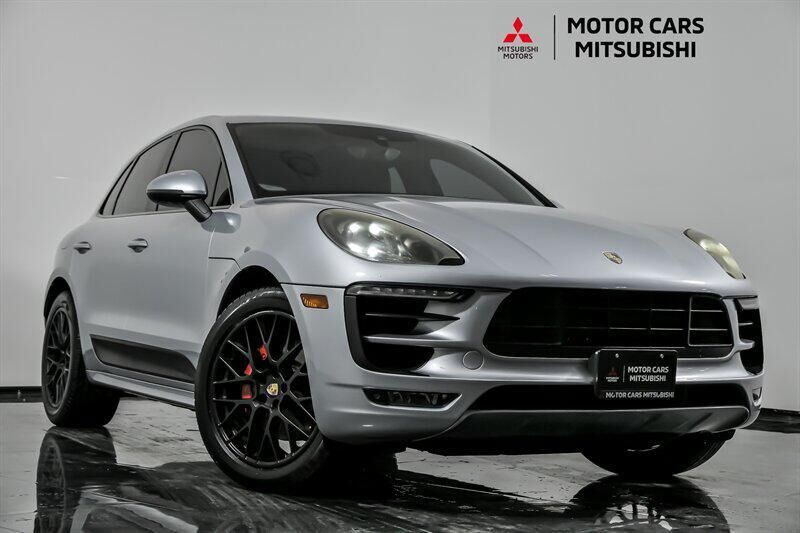 2017 PORSCHE Macan