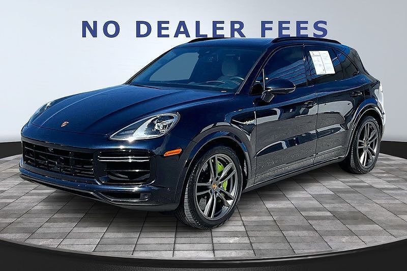 2022 PORSCHE Cayenne