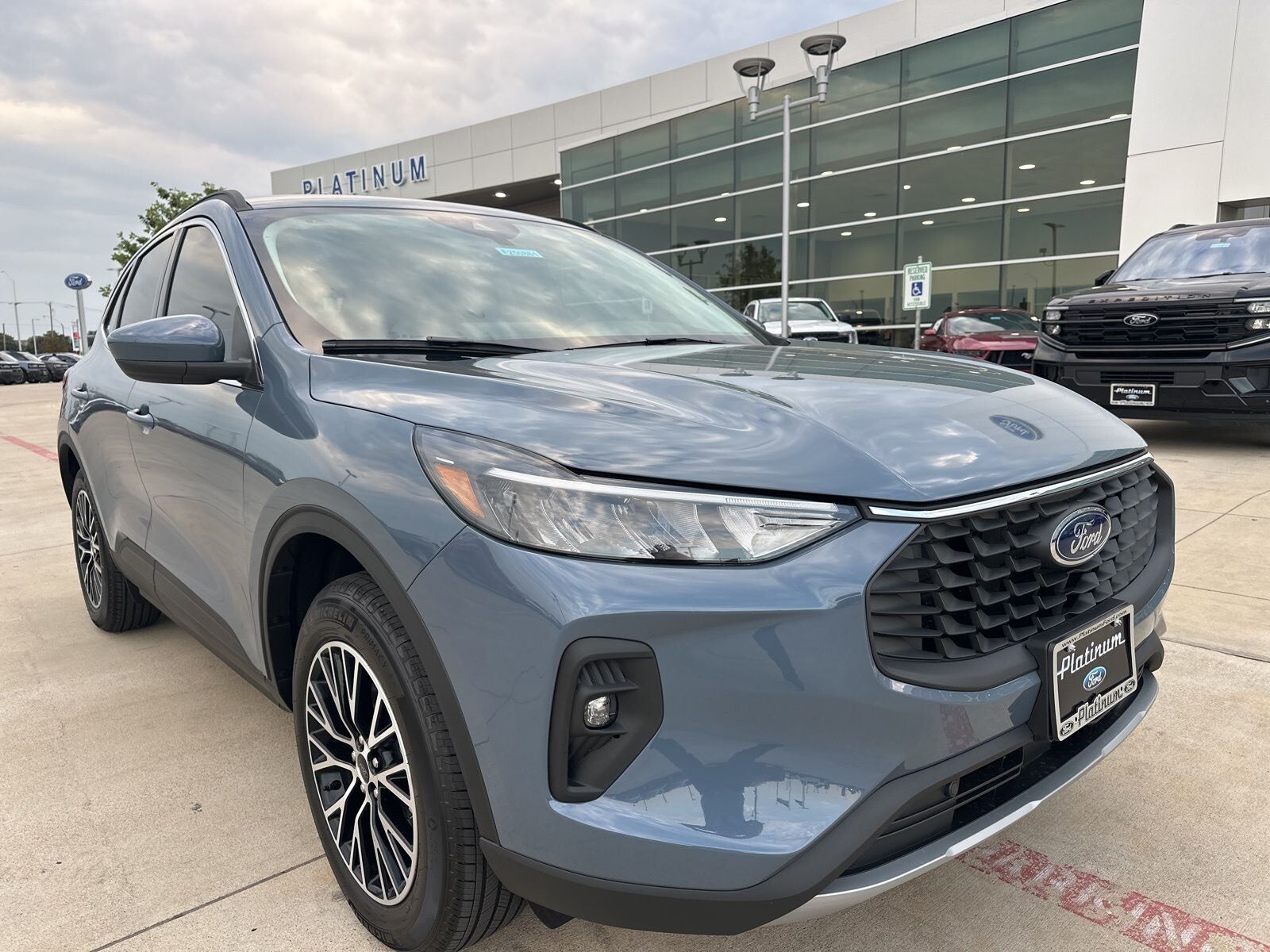 2025 FORD Escape