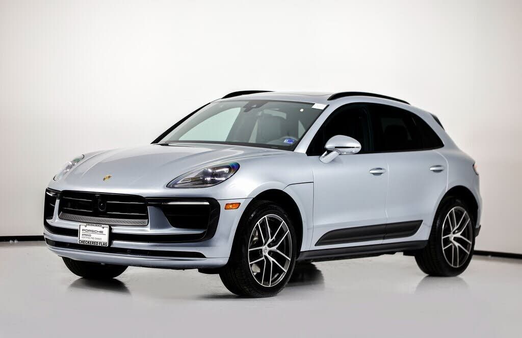 2025 PORSCHE Macan