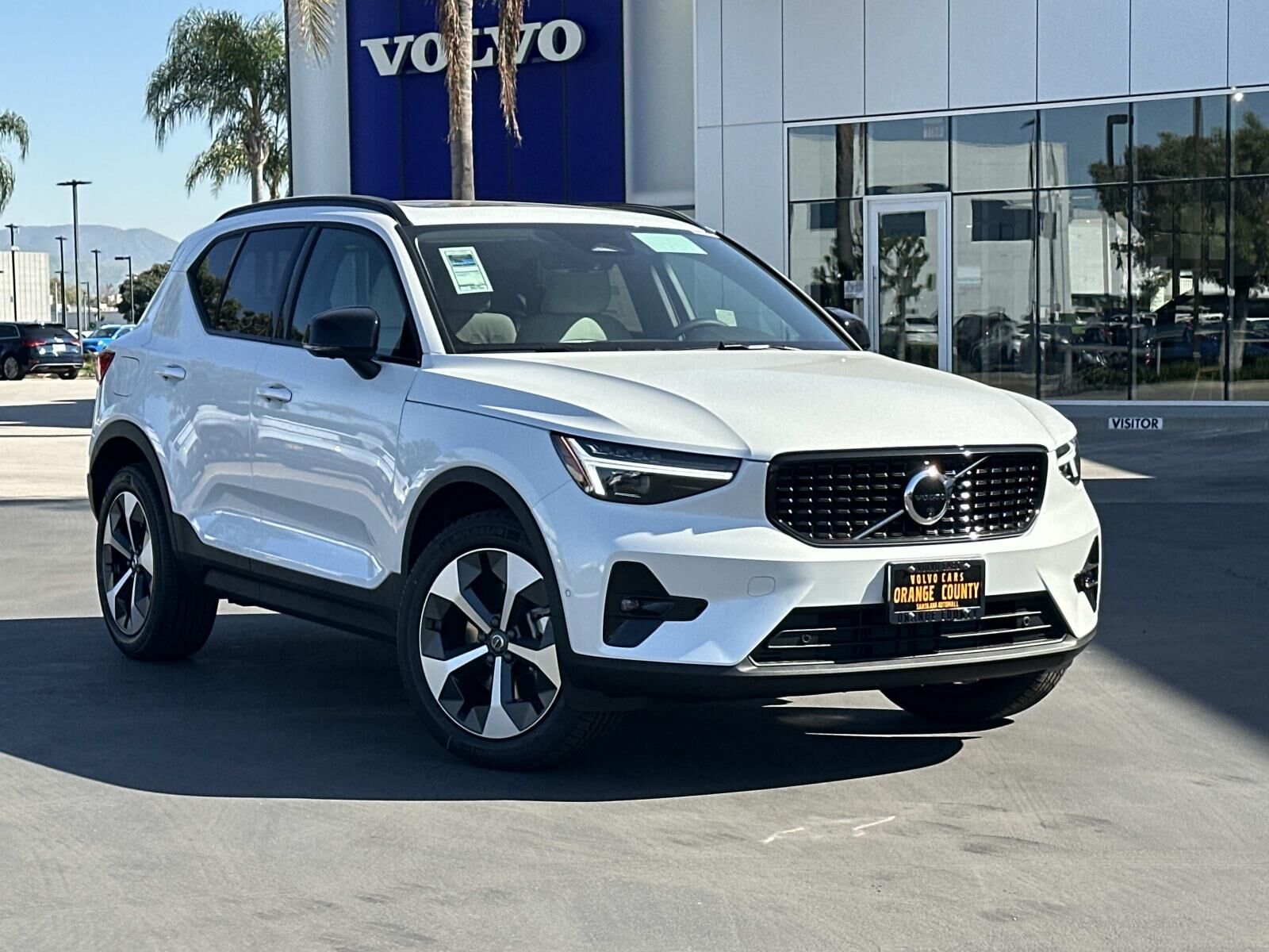 2026 VOLVO XC40