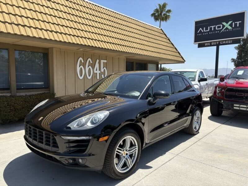 2017 PORSCHE Macan