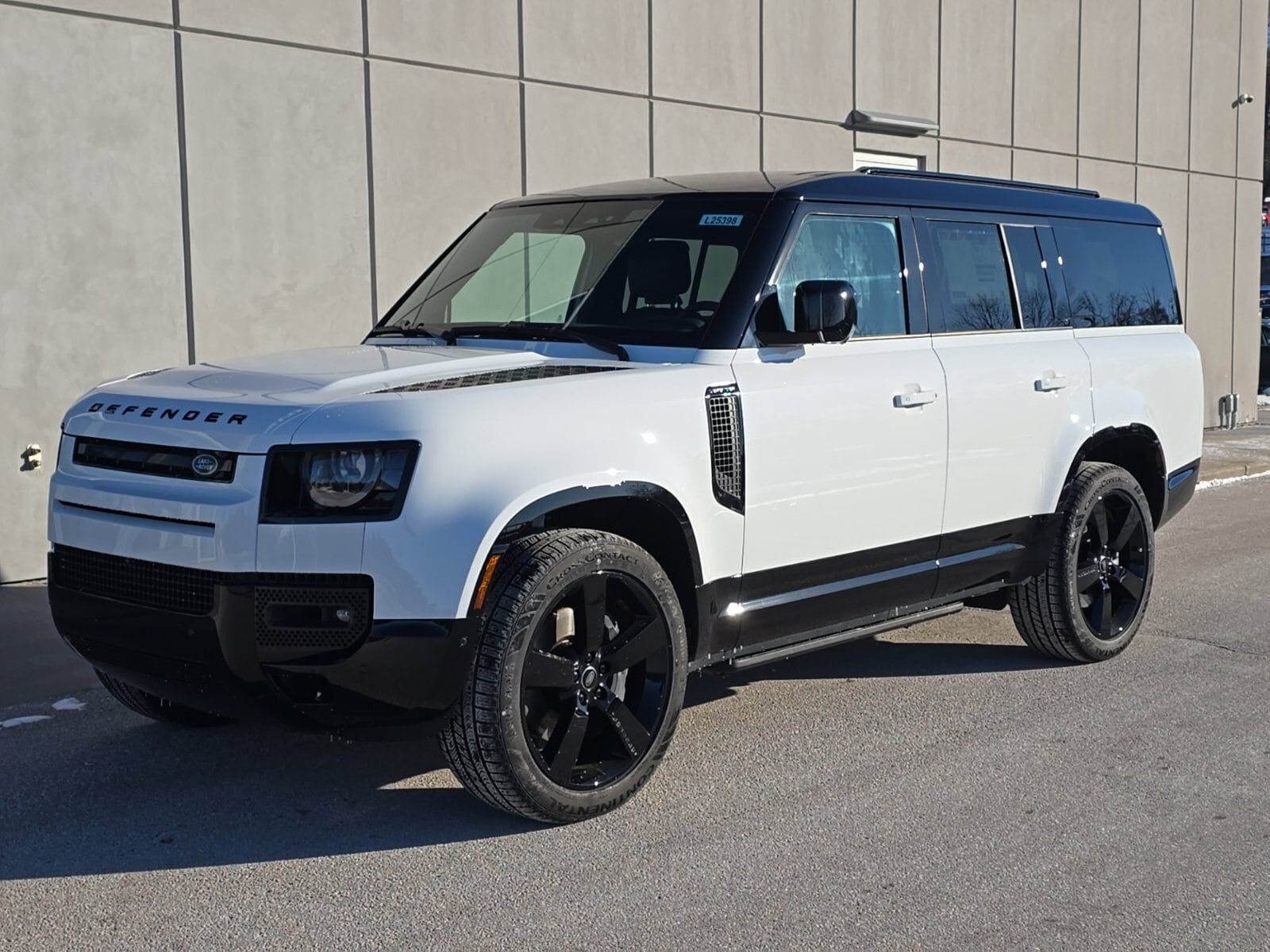 2025 LAND ROVER Defender