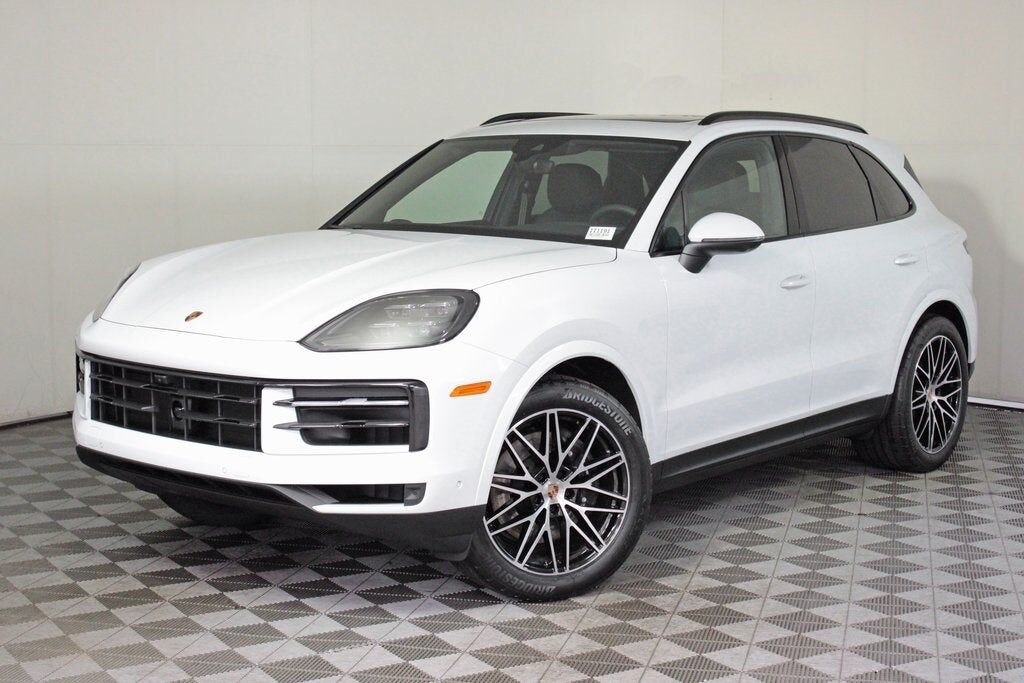 2025 PORSCHE Cayenne