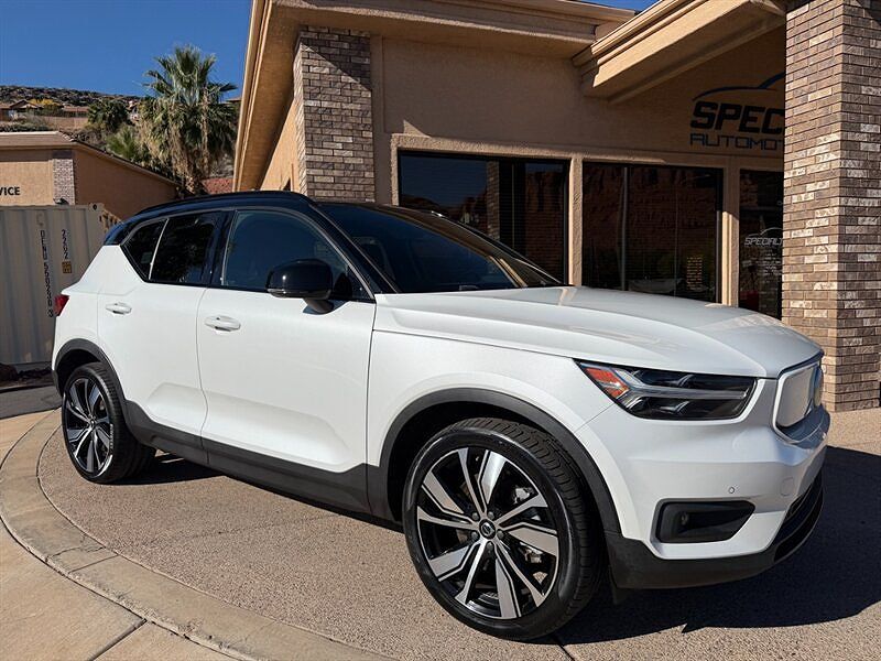 2021 VOLVO XC40