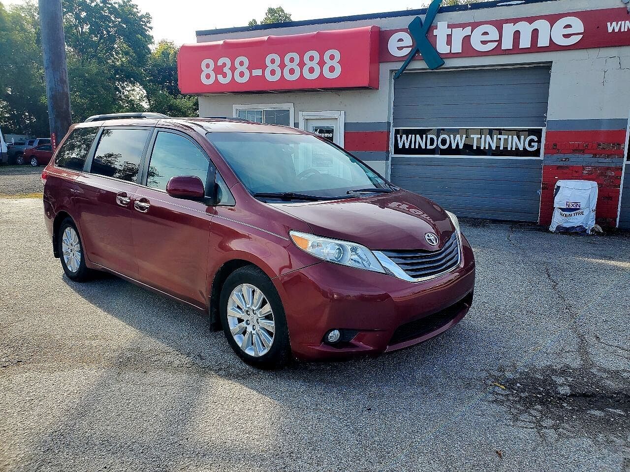 2011 TOYOTA Sienna