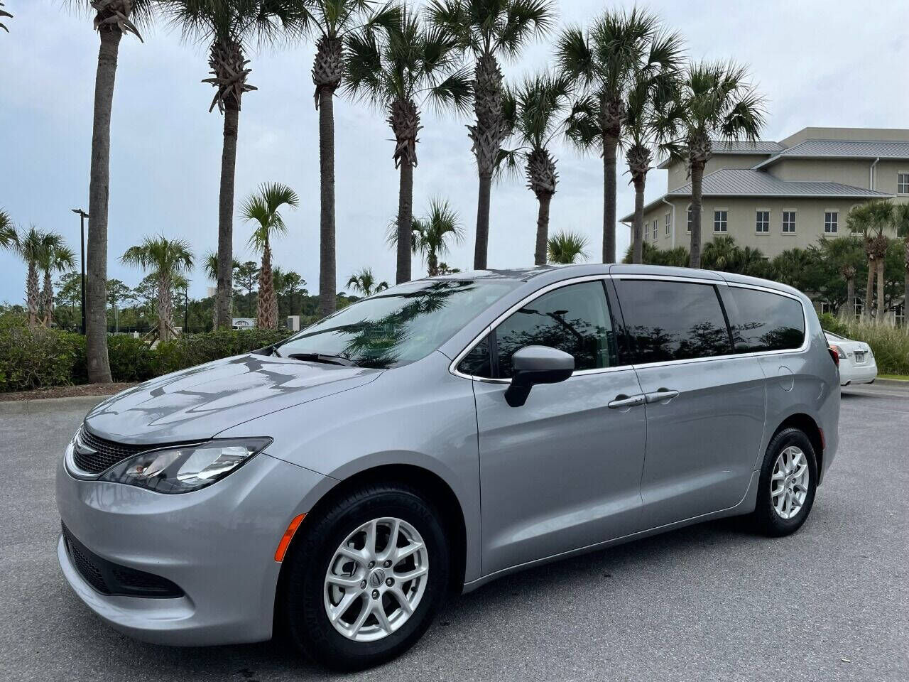 2021 CHRYSLER Voyager