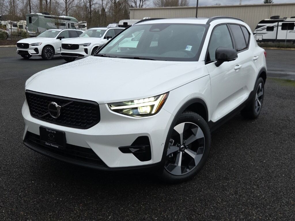 2026 VOLVO XC40
