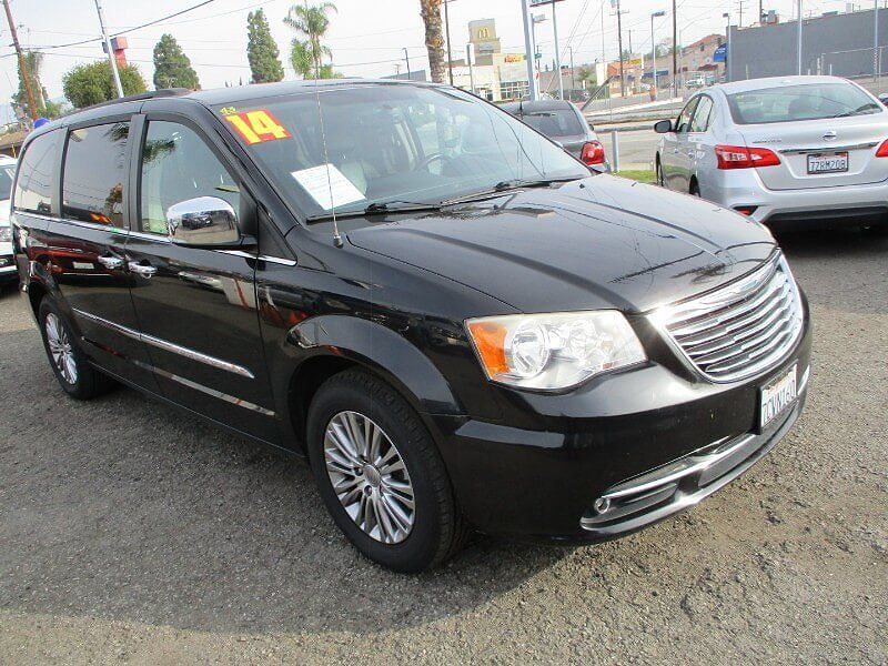 2014 CHRYSLER Town and Country