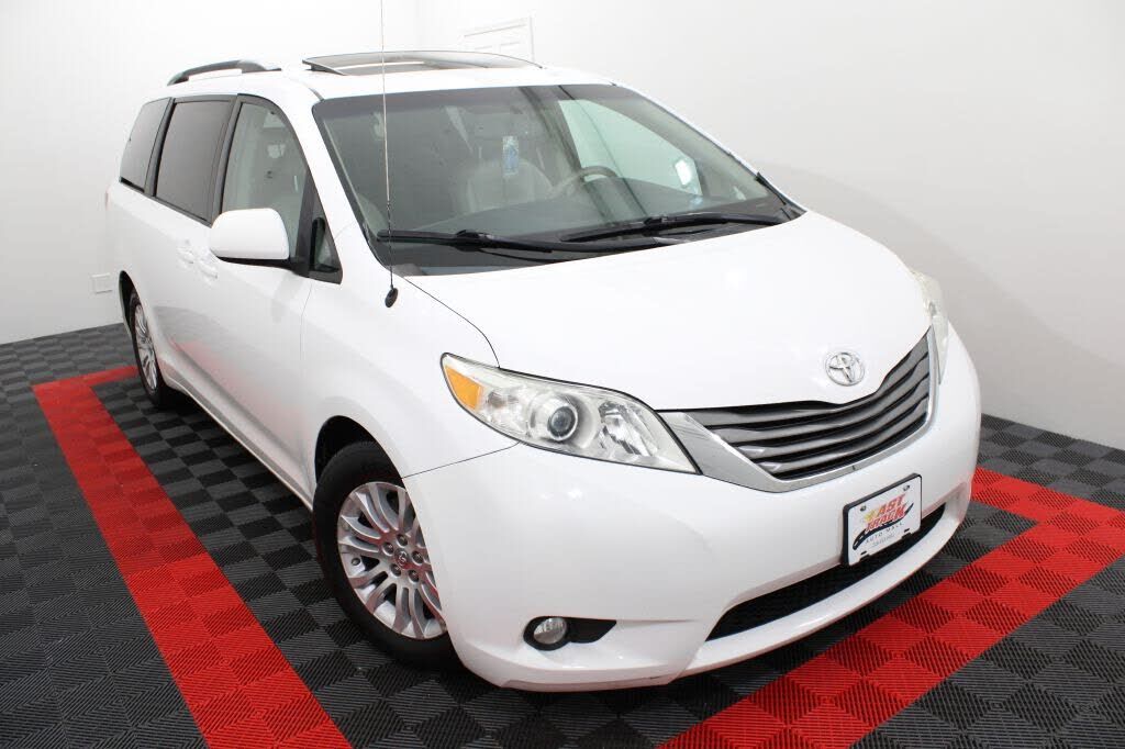 2013 TOYOTA Sienna