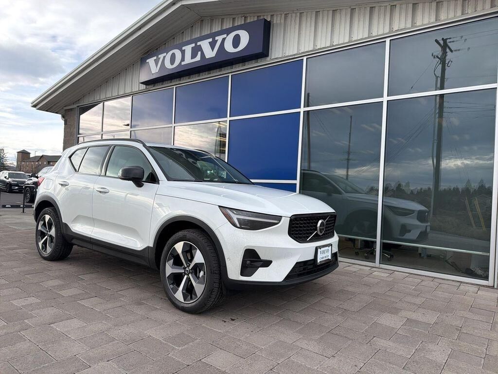 2026 VOLVO XC40