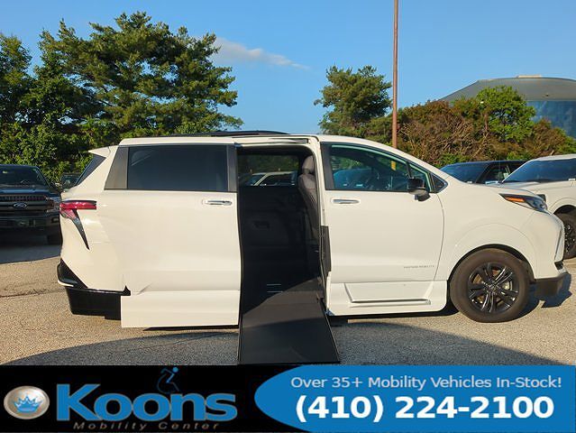 2024 TOYOTA Sienna