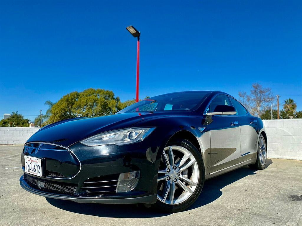 2015 TESLA Model S