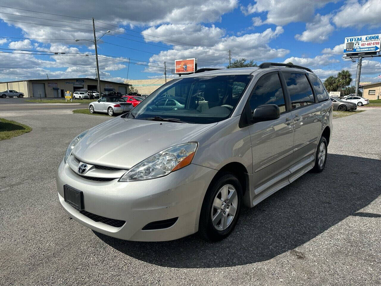 2010 TOYOTA Sienna