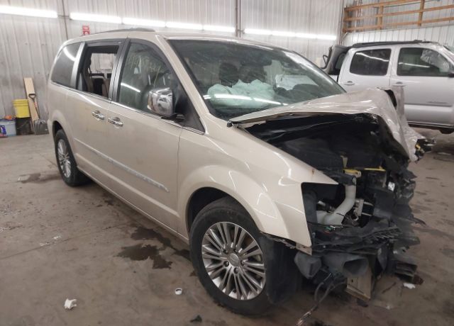 2014 CHRYSLER Town and Country