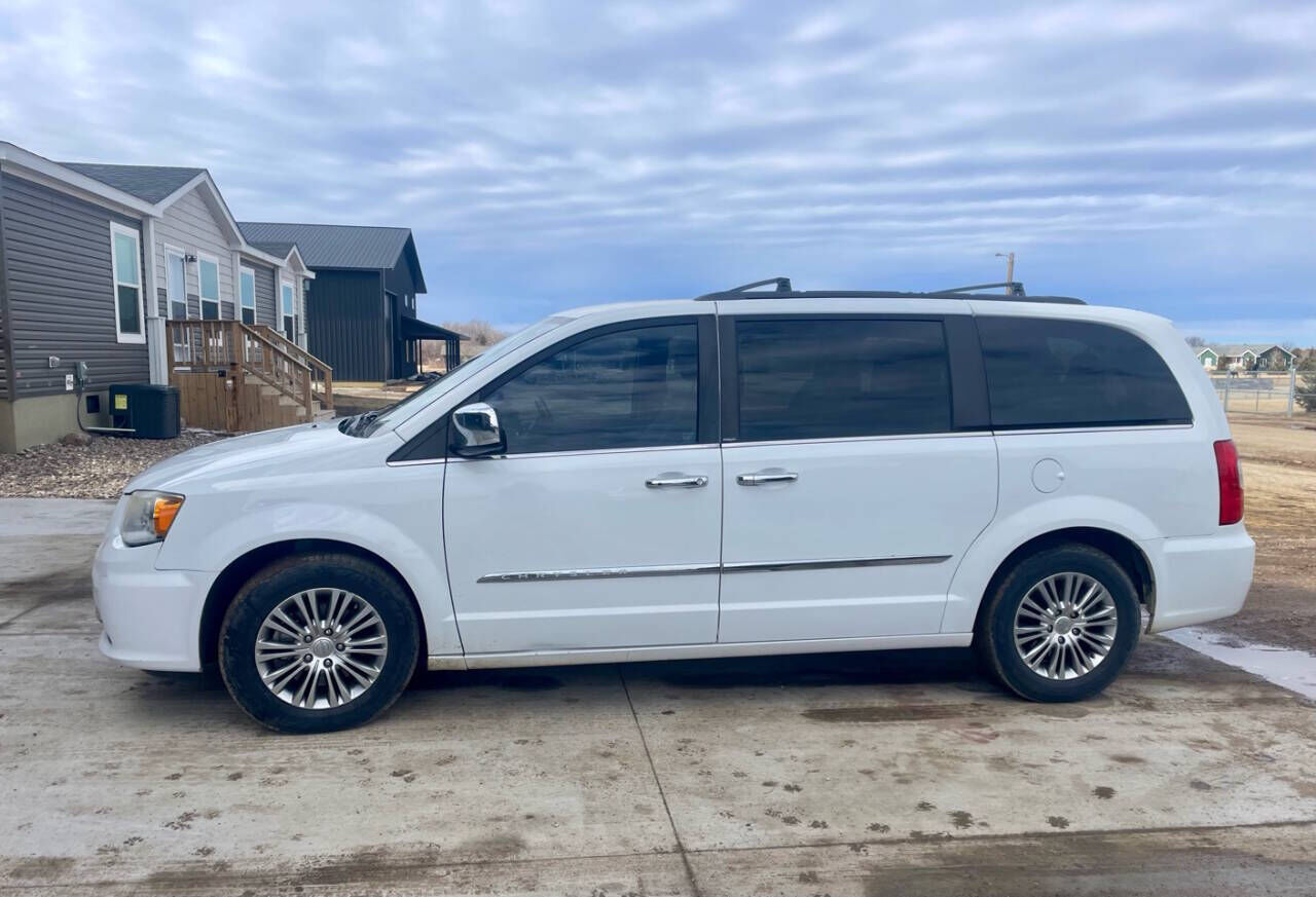 2013 CHRYSLER Town and Country