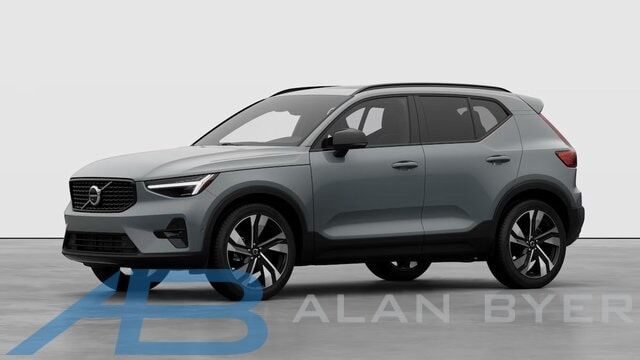 2026 VOLVO XC40