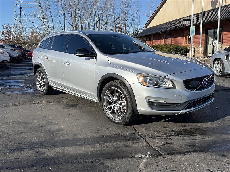 2015 VOLVO V60