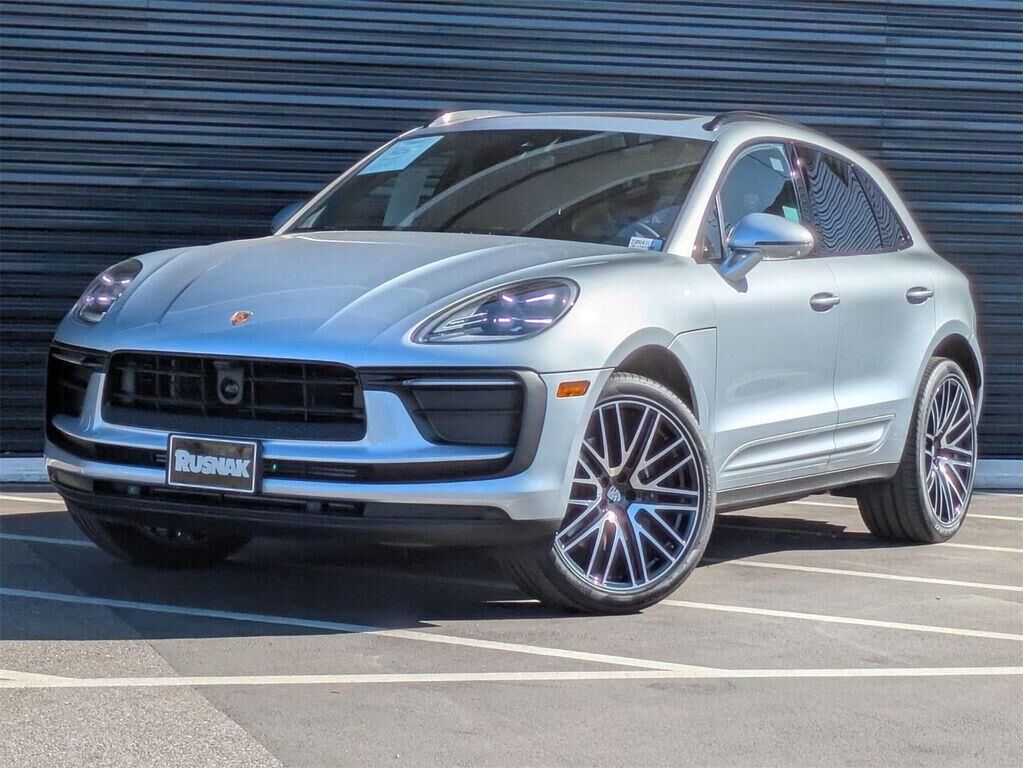 2026 PORSCHE Macan