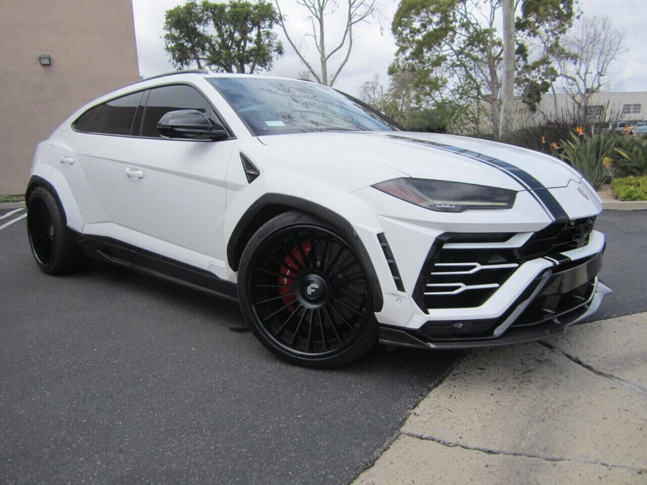 2019 LAMBORGHINI URUS