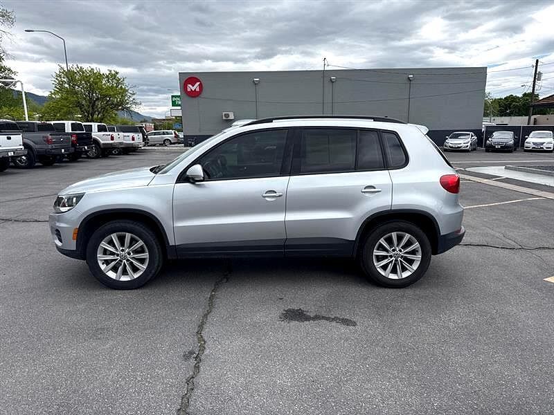 2017 VOLKSWAGEN Tiguan