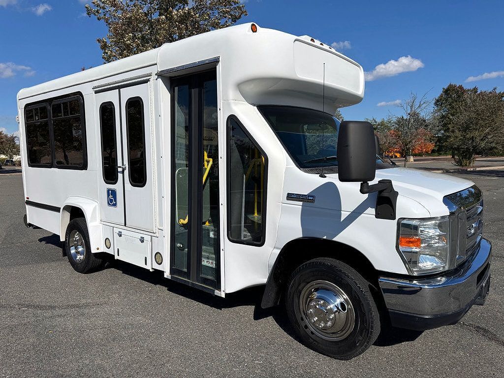 2013 FORD E-350