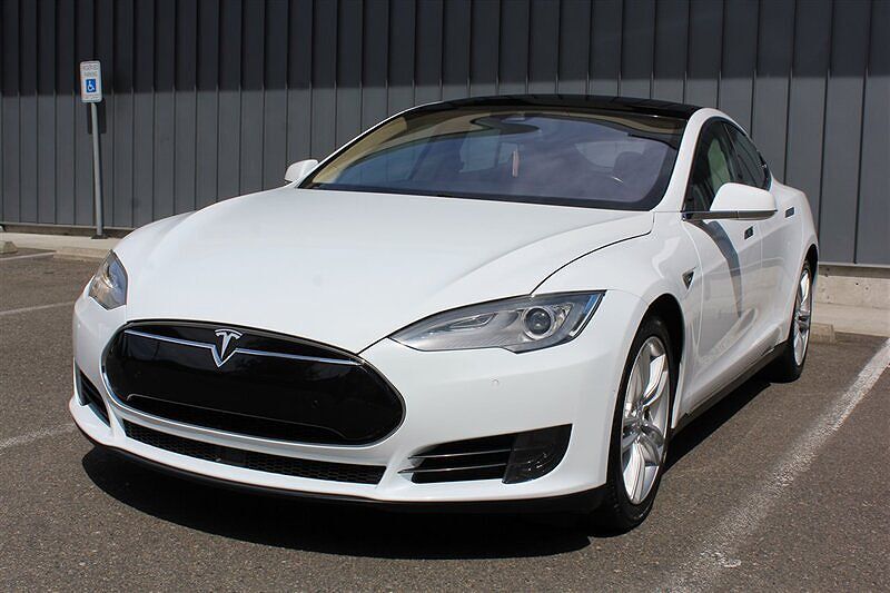 2015 TESLA Model S
