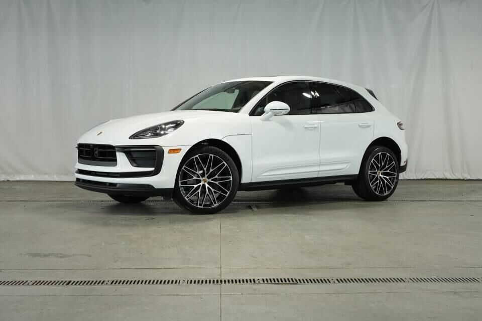 2025 PORSCHE Macan