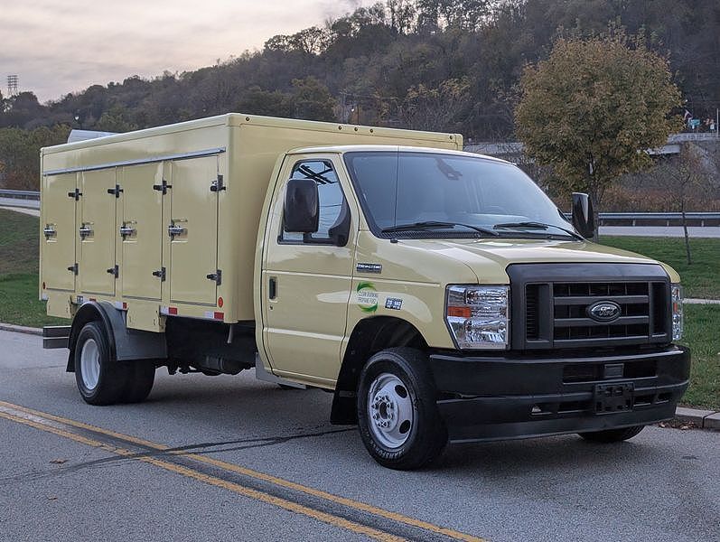 2022 FORD E-450