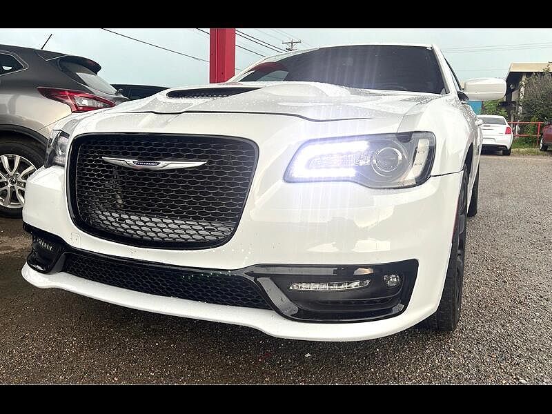 2019 CHRYSLER 300