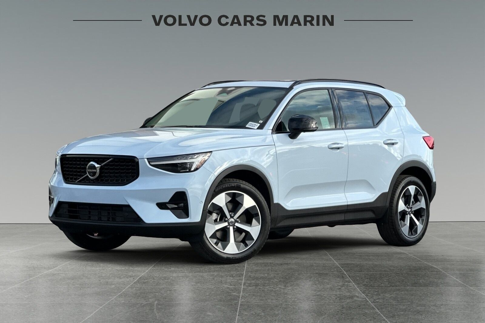 2026 VOLVO XC40