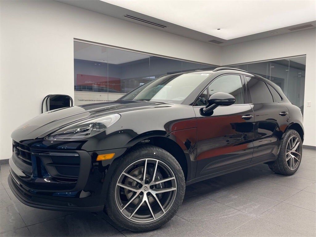 2026 PORSCHE Macan