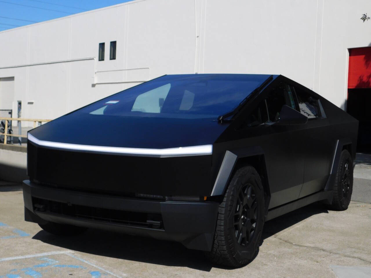 2024 TESLA Cybertruck