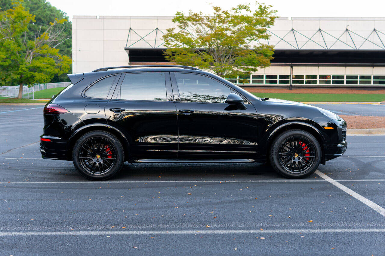 2017 PORSCHE Cayenne