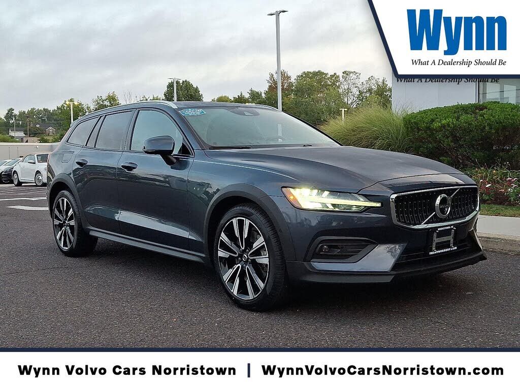 2022 VOLVO V60CC