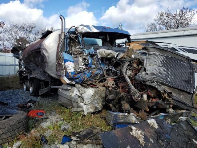 2011 WESTERN STAR 4900