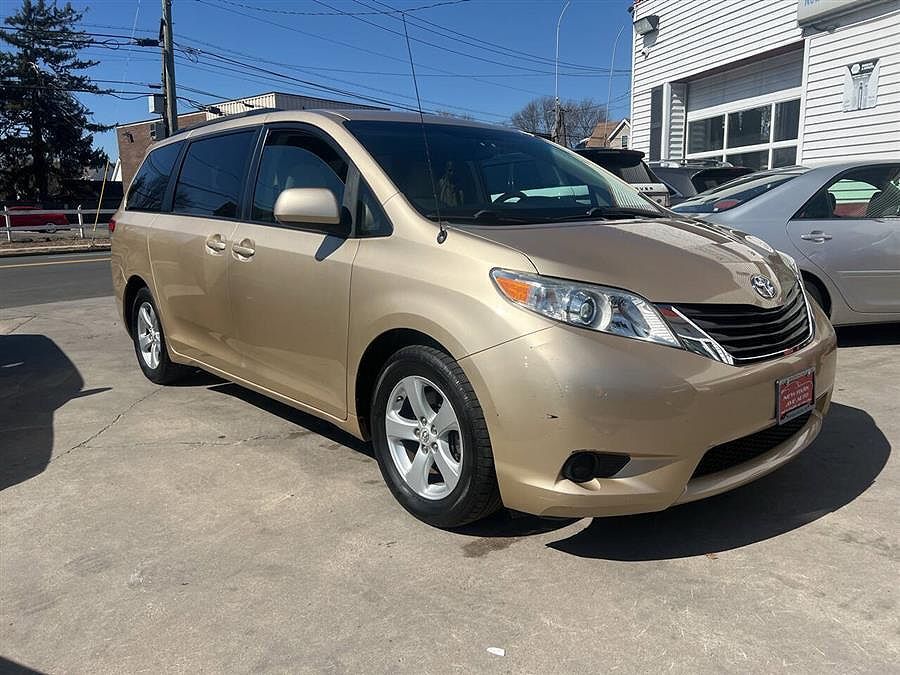 2012 TOYOTA Sienna