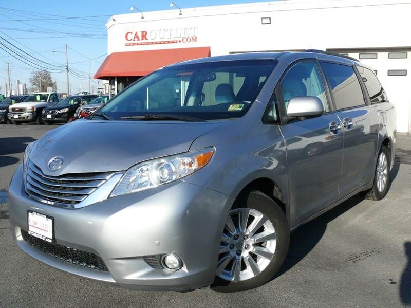 2011 TOYOTA Sienna