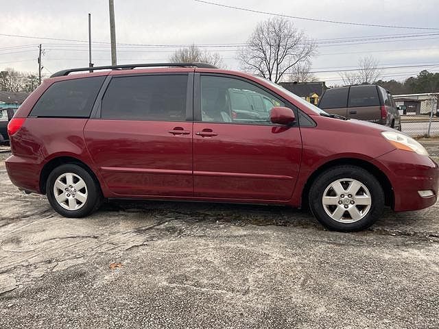 2010 TOYOTA Sienna