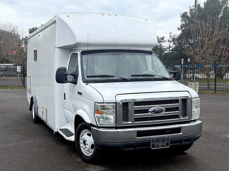 2011 FORD E-450
