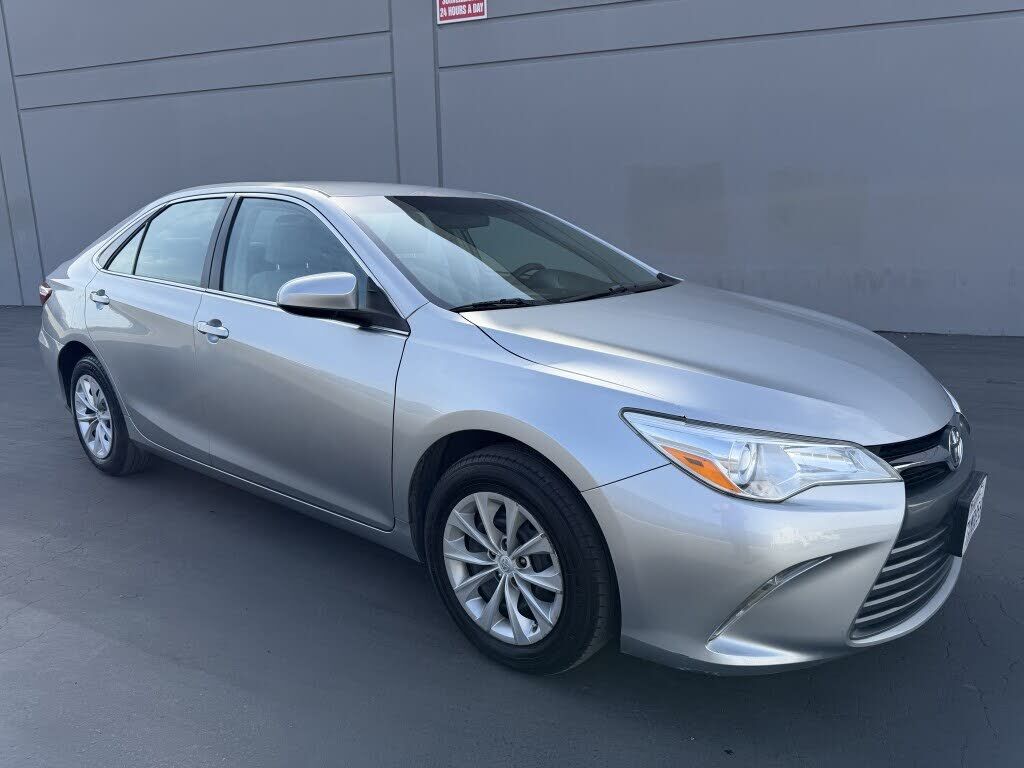 2017 TOYOTA Camry