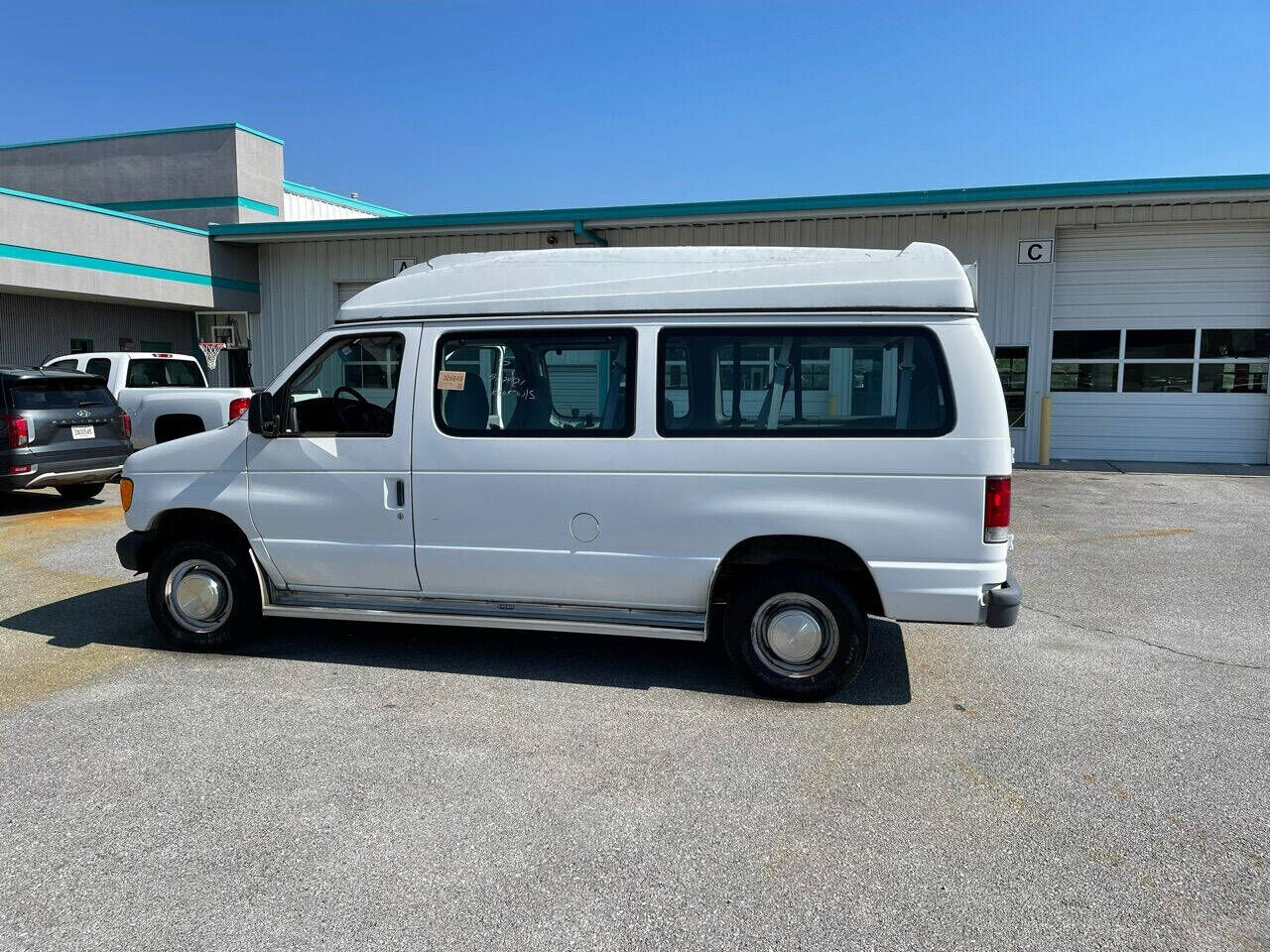 2004 FORD E-350