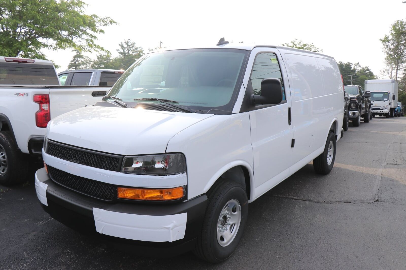2025 CHEVROLET Express