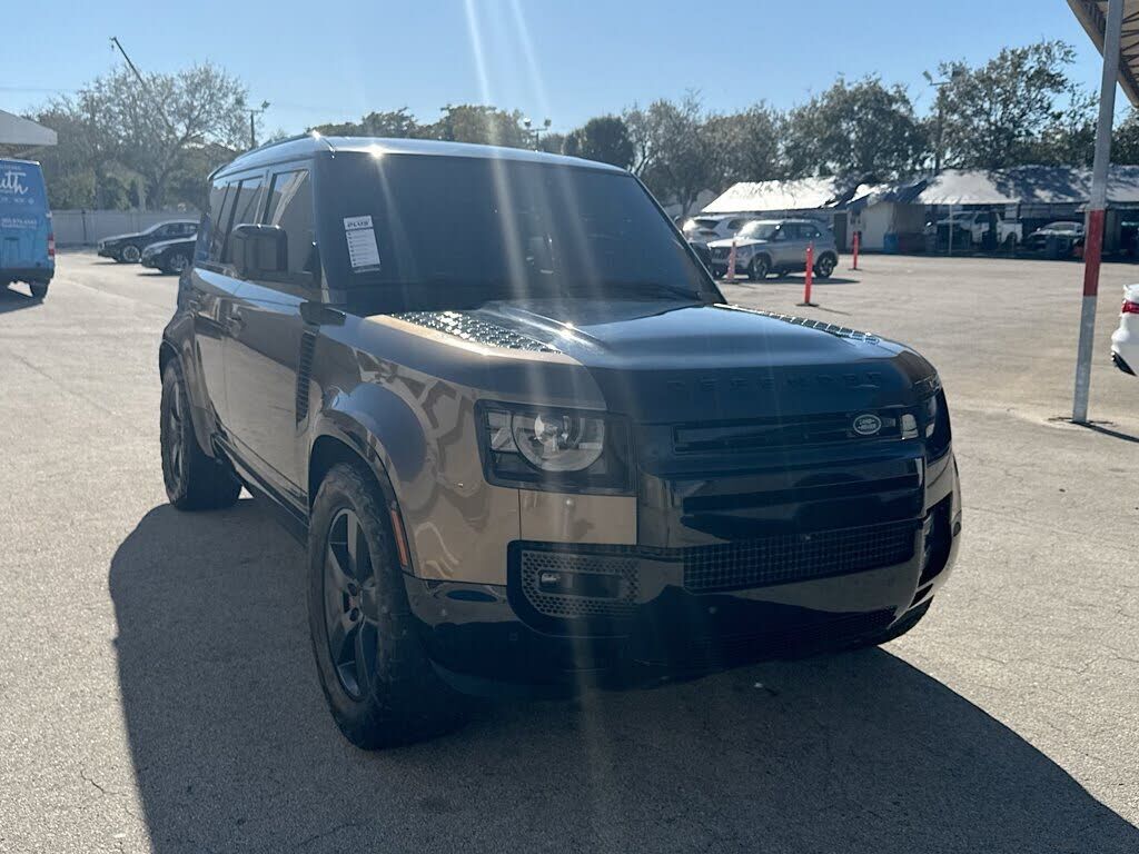 2023 LAND ROVER Defender