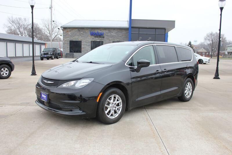 2022 CHRYSLER Voyager